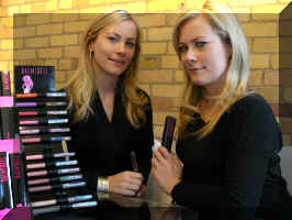 prdu_Jennifer_and_Fiona_Lees.jpg (240564 bytes)